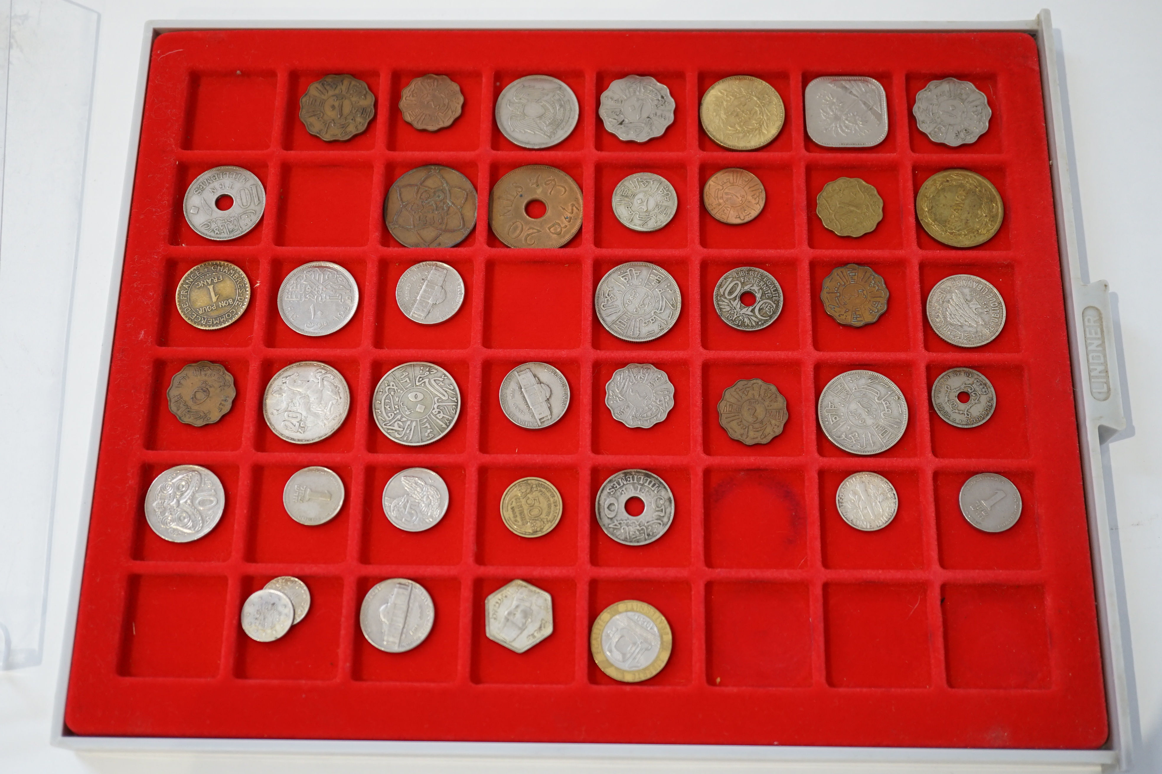 World coins, 20th century to include Tunisia, Palestine, Qatar, France, Italy, USA, housed in cases and a sleeve